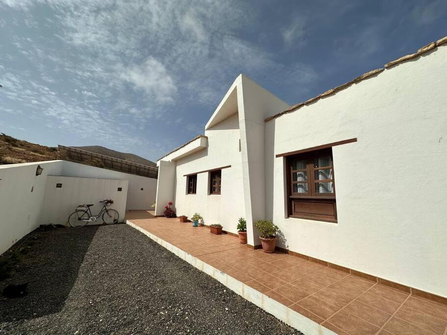 Private Villa With Pool In The Mountains Pajara  Exterior photo